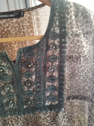 Blusa animal print crochet beige y marrón