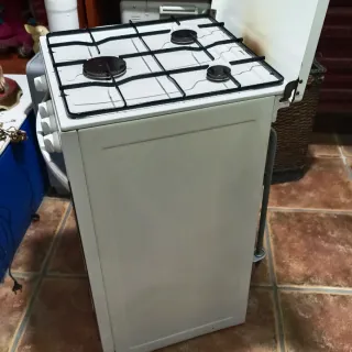 Cocina de gas butano con horno Corberó