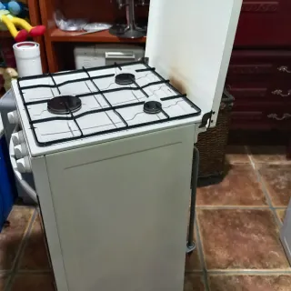 Cocina de gas butano con horno Corberó