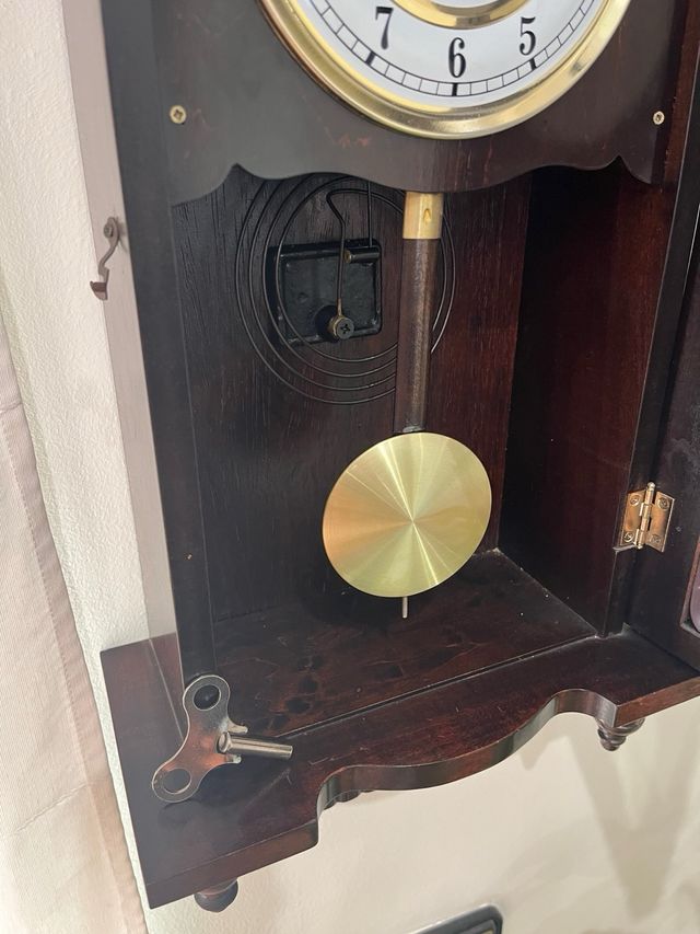 Reloj de pared de cuerda con caballo