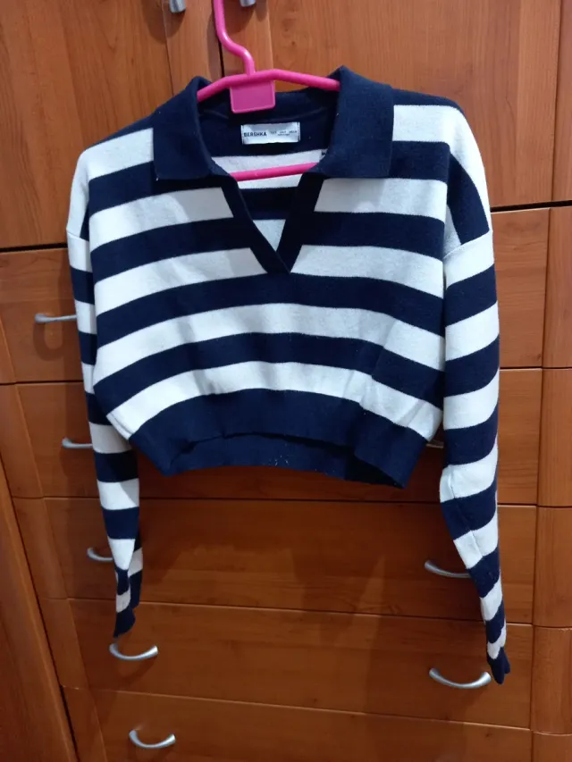 Jersey Bershka rayas azul y blanco corto