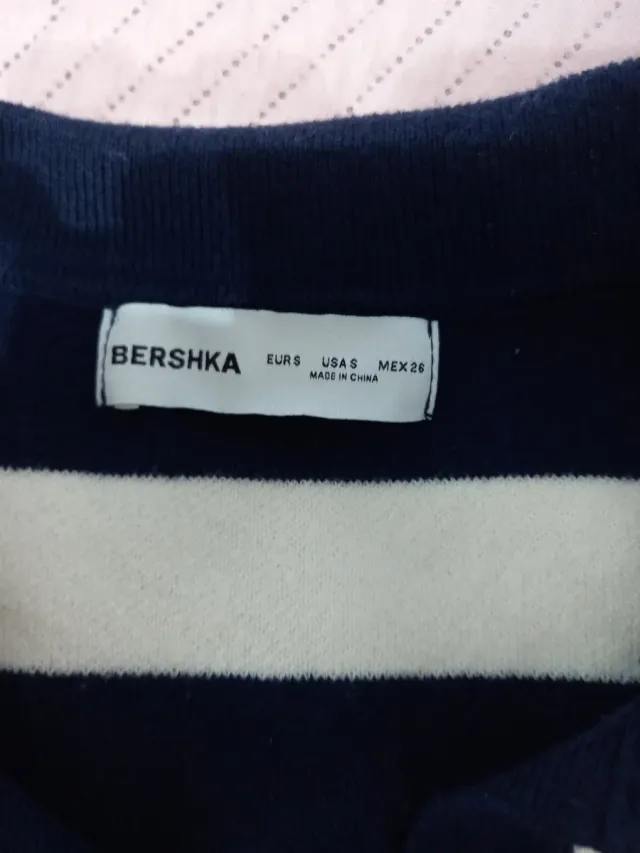 Jersey Bershka rayas azul y blanco corto
