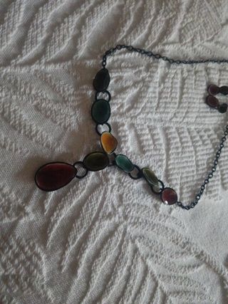 Conjunto collar y pendientes piedras multicolor