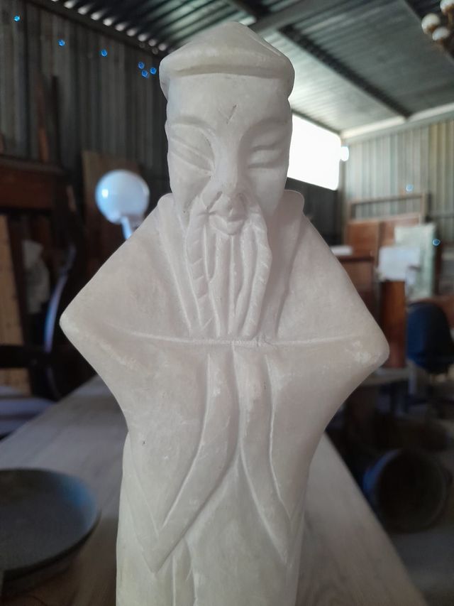 Escultura de alabastro figura oriental