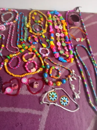 Lote Joyería Infantil: Pulseras, Collares, Pendien