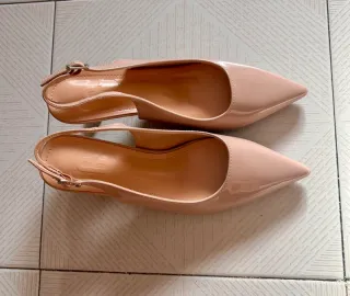 Tacones bajos rosa slingback