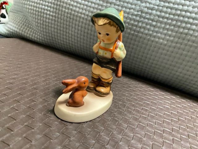 Figura Goebel Cazador con Conejo