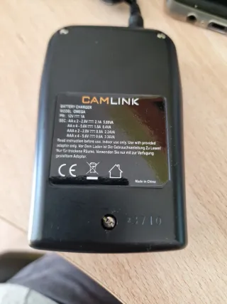 Caricabatterie CAMLINK per pile AAA e AA. Nuovo