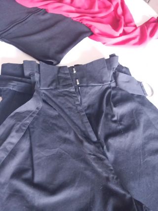 Conjunto Bershka: Blusa roja y pantalón negro