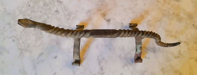 Morillo de metal antiguo