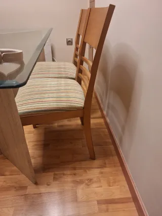 Mesa madera y cristal extensible + 4 sillas