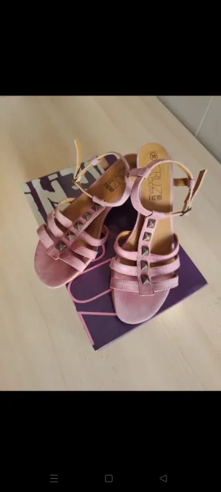 Sandalias rosas con tachuelas Talla 39