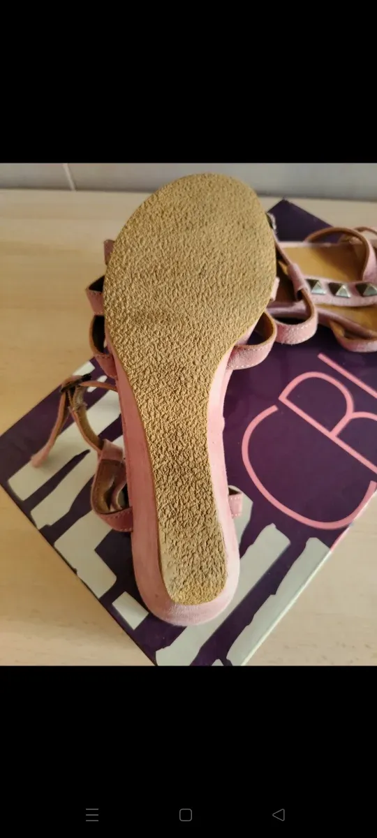 Sandalias rosas con tachuelas Talla 39