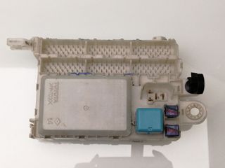 CAJA RELES / FUSIBLES TOYOTA HILUX (KUN)