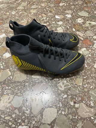 Zapatillas Fútbol Nike Negro y Amarillo y talla 33