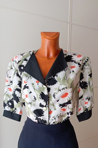 Blusa vintage floral manga corta.