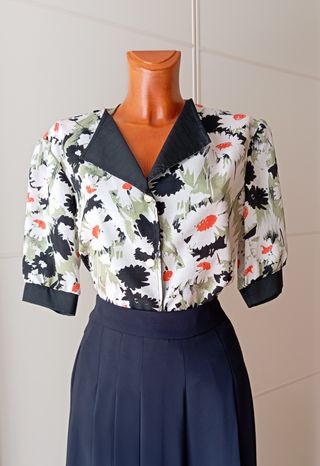 Blusa vintage floral manga corta.