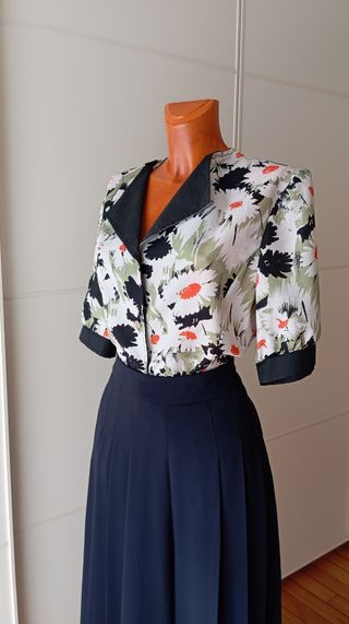 Blusa vintage floral manga corta.
