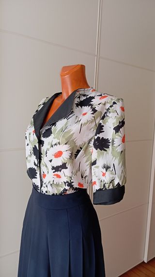 Blusa vintage floral manga corta.
