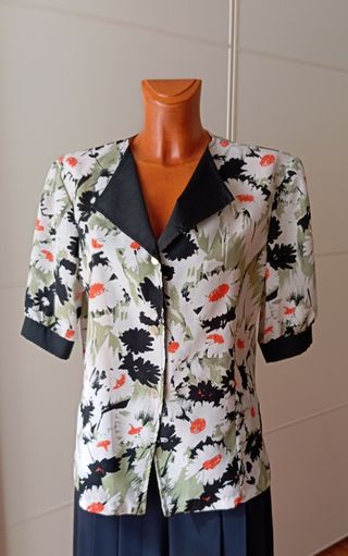 Blusa vintage floral manga corta.