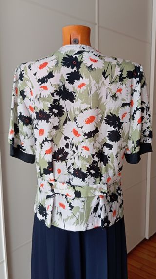 Blusa vintage floral manga corta.