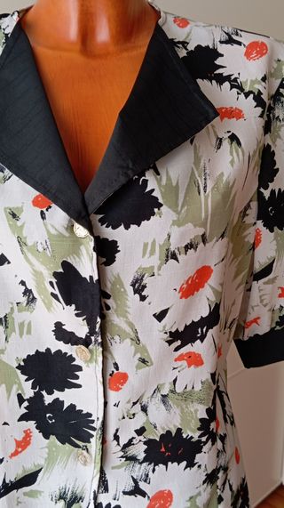 Blusa vintage floral manga corta.