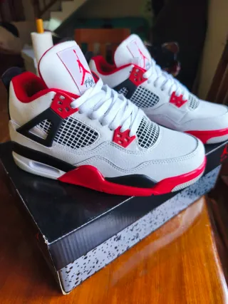 Zapatillas Jordan 4 Rojas y Blancas