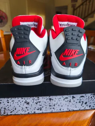 Zapatillas Jordan 4 Rojas y Blancas