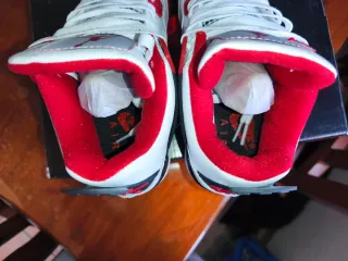 Zapatillas Jordan 4 Rojas y Blancas