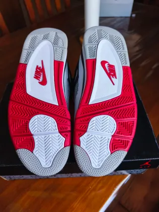 Zapatillas Jordan 4 Rojas y Blancas