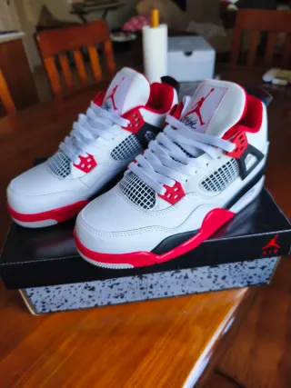 Zapatillas Jordan 4 Rojas y Blancas