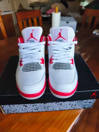 Zapatillas Jordan 4 Rojas y Blancas