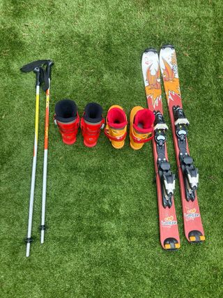 Esquís infantiles 104cm con botas y bastones