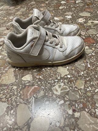 Zapatillas Nike Blancas y talla 33