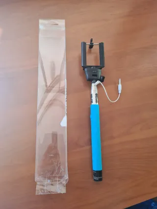 Asta selfie estensibile con pulsante nuova idea re