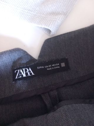 Pantalón gris Zara y jersey gris H&M