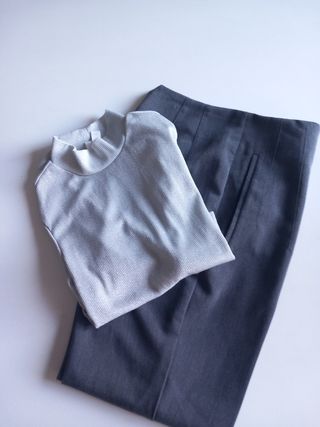Pantalón gris Zara y jersey gris H&M
