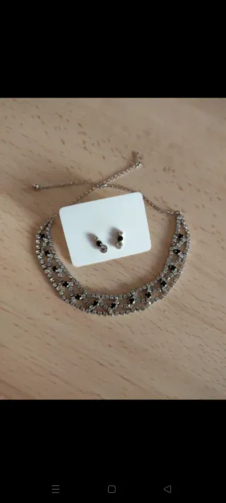 Conjunto de joyería collar y pendientes