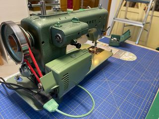 Máquina de coser Refrey 427-VZ