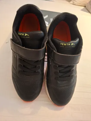 Zapatillas Tenth niño negras y rojas
