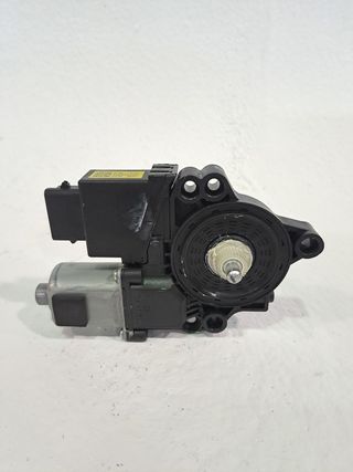 MOTOR ELEVALUNAS DELANTERO DERECHO KIA CEED (2)