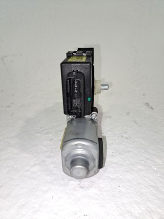 MOTOR ELEVALUNAS DELANTERO DERECHO KIA CEED (2)
