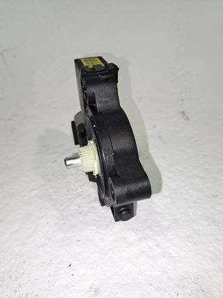 MOTOR ELEVALUNAS DELANTERO DERECHO KIA CEED (2)
