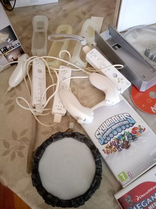 Consola Wii Blanca + 3 Mandos y Juegos