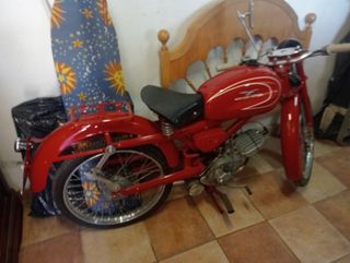 Moto Guzzi Cardelina 75CC Roja
