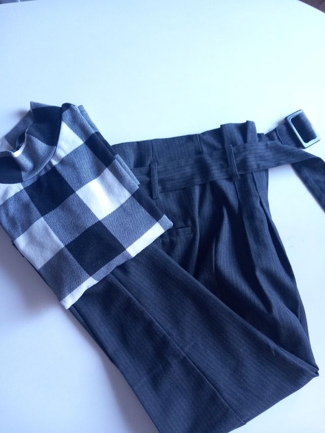 Pantalón Bershka y jersey cuadros