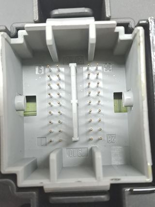 CAJA RELES / FUSIBLES VOLVO S60 BERLINA (2)
