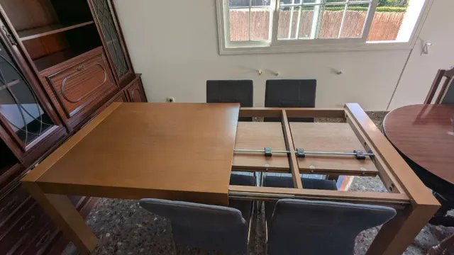 Mesa comedor + 4 sillas + mesa centro