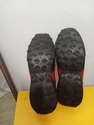 Zapatillas de montaña  lluvia deportivas negras y 