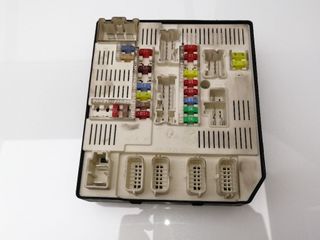 CAJA RELES / FUSIBLES RENAULT LAGUNA III